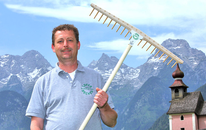 Handwerk hat bei Lofer Rechen lange Tradition: Das Handwerk hat in unserer Familie lange Tradition - heute beweisen wir bereits in vierter Generation unsere Kompetenz in Sachen Holz und Rechenerzeugung.